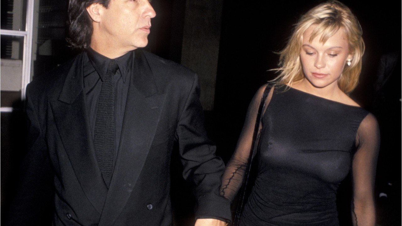 GALA VIDEO - Pamela Anderson larguée par SMS :...