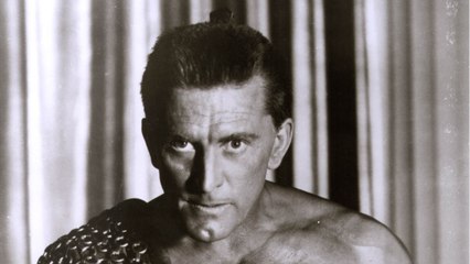 GALA VIDEO - Mort de Kirk Douglas : ce jour où il a sauvé une célèbre actrice de la noyade
