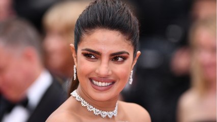 GALA VIDÉO - Priyanka Chopra a enfin vu le fils de Meghan et Harry… et n’a pas lésiné sur les cadeaux!