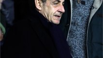 GALA VIDÉO - Célibataire, Nicolas Sarkozy a passé son premier Noel à l’Elysée avec un autre top model que Carla
