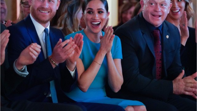 GALA VIDEO - Meghan Markle et Harry surpris et émus par une demande en mariage : un moment ultra-romantique