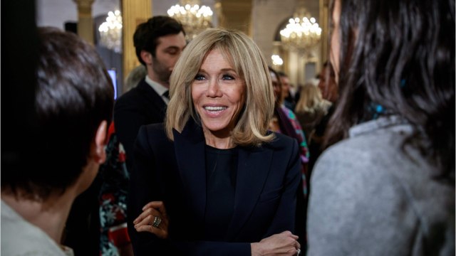 GALA VIDEO - Brigitte Macron, idole des créateurs de mode : elle a fait mieux qu'Elizabeth II !