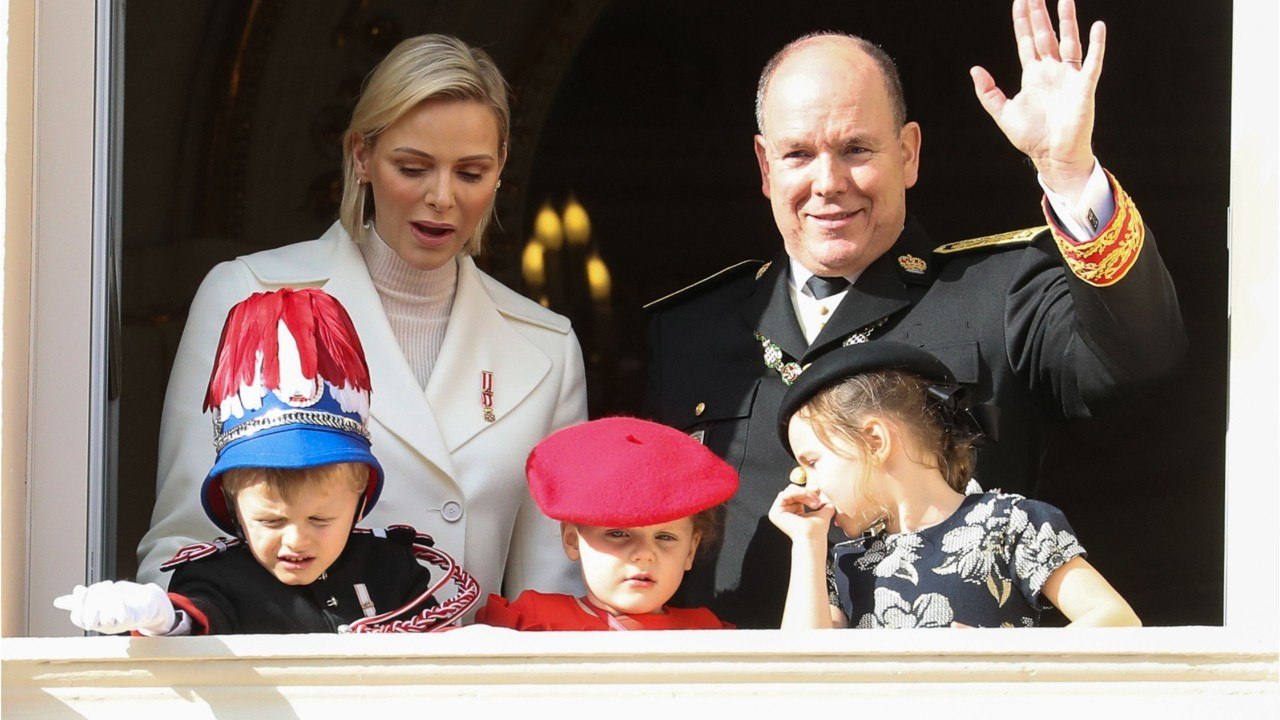 GALA VIDÉO - Charlene et Albert de Monaco : leur nouvelle photo officielle avec Jacques et Gabriella