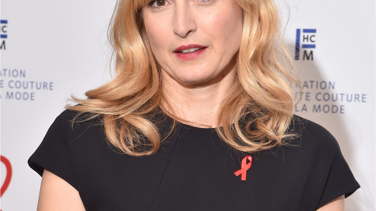 GALA VIDEO - Non, Julie Gayet n’a pas envoyé de sms à Brigitte Macron pour se plaindre !