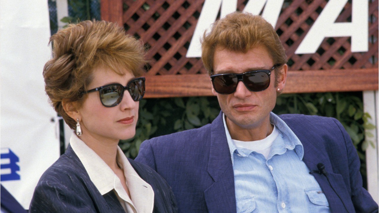 GALA VIDEO : Nathalie Baye nostalgique : sa photo avec Johnny Hallyday pleine de « tendresse et complicité "