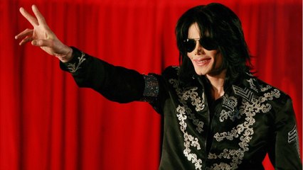 GALA VIDÉO - La reine Elizabeth II : ces lettres désespérées que lui envoyait Michael Jackson