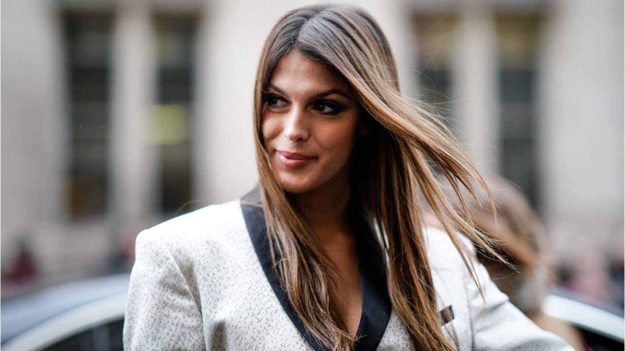 GALA VIDEO - Iris Mittenaere en petite tenue pour annoncer son prochain voyage, elle rend fous ses fans