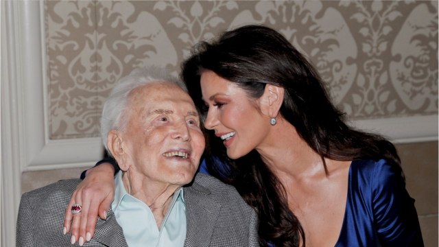 GALA VIDEO - Après la mort de Kirk Douglas, Catherine Zeta-Jones partage une heureuse nouvelle sur Instagram