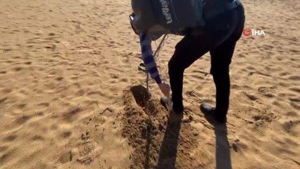 Define avcıları dedektörle değerli eşya aramaya başladı