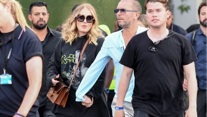 GALA VIDEO - Adele très contrariée au téléphone : ces nouvelles photos qui inquiètent