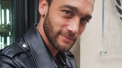 GALA VIDEO - Johnny Hallyday : son sosie vocal Jean-Baptiste Guégan dans les pas de son maître