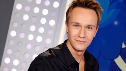 GALA VIDÉO - Cyril Féraud en couple, l’animateur révèle pourquoi « c’est compliqué "