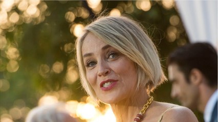 GALA VIDEO - Sharon Stone toujours accro aux sites de rencontre, à bientôt 62 ans