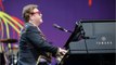 GALA VIDEO : Elton John malade : en plein concert, il craque