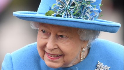 GALA VIDEO - Courageuse Elizabeth II : une démarche peu assurée pour la reprise de ses engagements