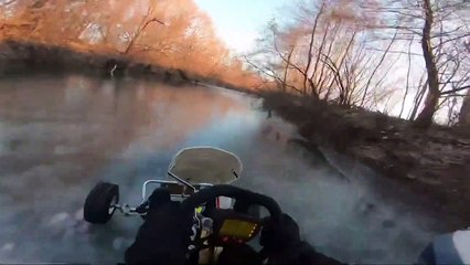 T'es certain que la glace est solide... oui oui