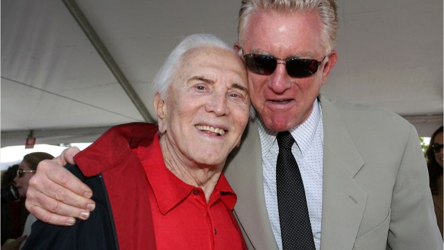 GALA VIDEO - Kirk Douglas : ces mots déroutants à son fils Michael Douglas sur son lit de mort