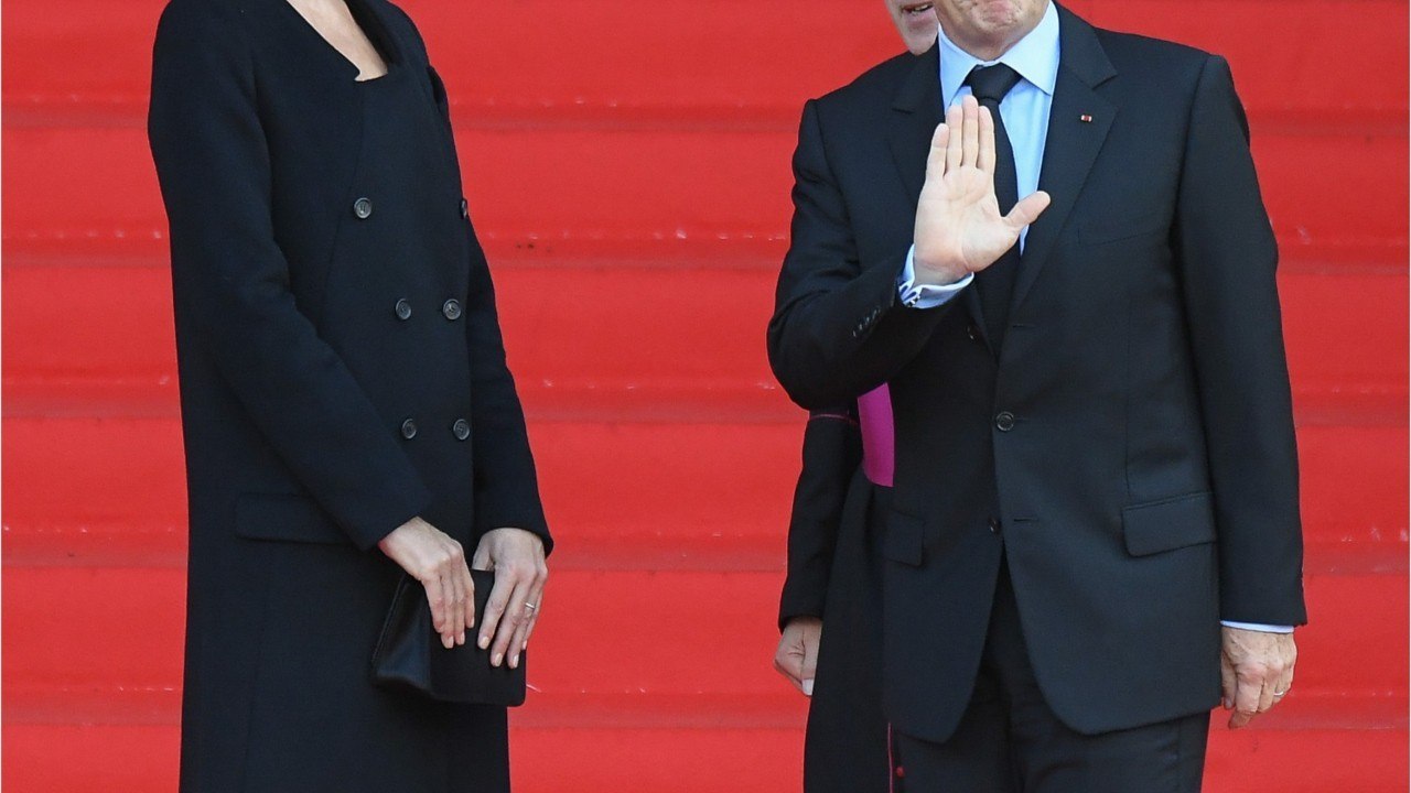 GALA VIDÉO - Carla Bruni sous la douche, Nicolas Sarkozy intimidant : cette scène surréaliste à l’Elysée