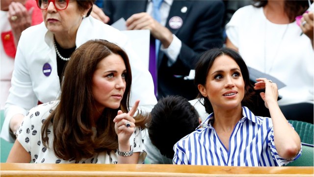 GALA VIDEO - Kate Middleton désormais plus tactile avec les foules : Meghan Markle a de la concurrence !