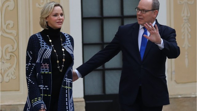 GALA VIDÉO – Charlene de Monaco, avec Albert et leurs jumeaux : leur étonnante carte de voeux