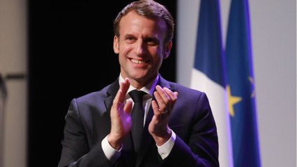 GALA VIDÉO - « L'euphorie totale " : quand Brigitte et Emmanuel Macron prennent la pose avec des enfants à l'Elysée