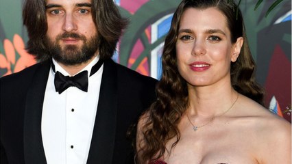 GALA VIDÉO - Charlotte Casiraghi et Dimitri Rassam, invités d'une soirée d'anniversaire très chic