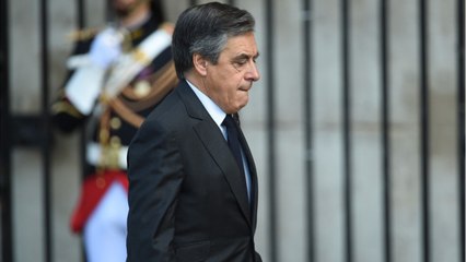 GALA VIDEO - François Fillon, trahi par Nicolas Sarkozy, chercherait-il à se venger ? "Il est obsédé"