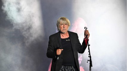 GALA VIDEO - Renaud « diminué " et « voûté " : « Chanter, c’est de plus en plus dur "