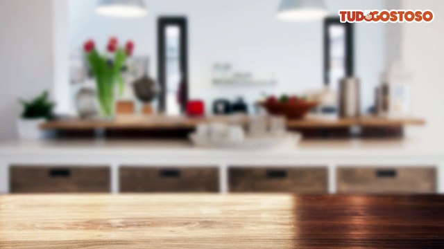 Bolo invertido de frutas