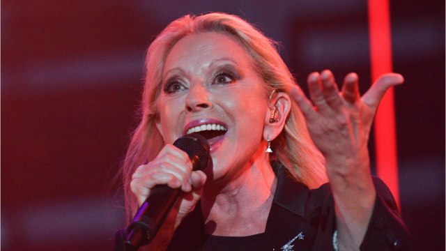 GALA VIDEO : PHOTO - Véronique Sanson de retour dans les Enfoirés : Jenifer lui rend hommage