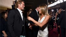 GALA VIDEO - PHOTO - Jennifer Aniston et Brad Pitt main dans la main : leurs retrouvailles mettent la toile en émoi