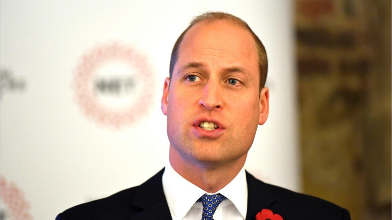 GALA VIDÉO - Le prince William : son coup de pression sur Olivia Colman, qui joue la reine dans The Crown