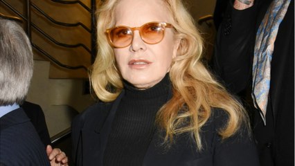 GALA VIDEO - Sylvie Vartan explique pourquoi elle n’a pas accompagné Johnny jusqu’à sa mort