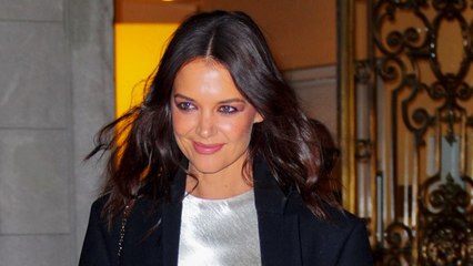 GALA VIDEO - Katie Holmes se confie sur sa relation spéciale avec sa fille Suri, âgée de 13 ans