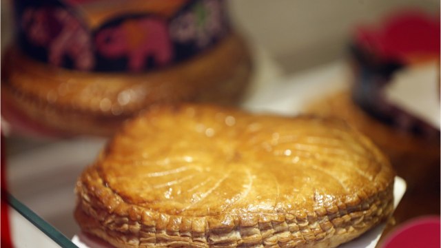 GALA VIDEO - Galette des rois : qui n'a pas sa fève Johnny Hallyday ?