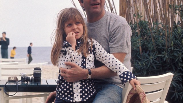 GALA VIDEO - La maison de la fille de Gilbert Bécaud incendiée, un corps retrouvé