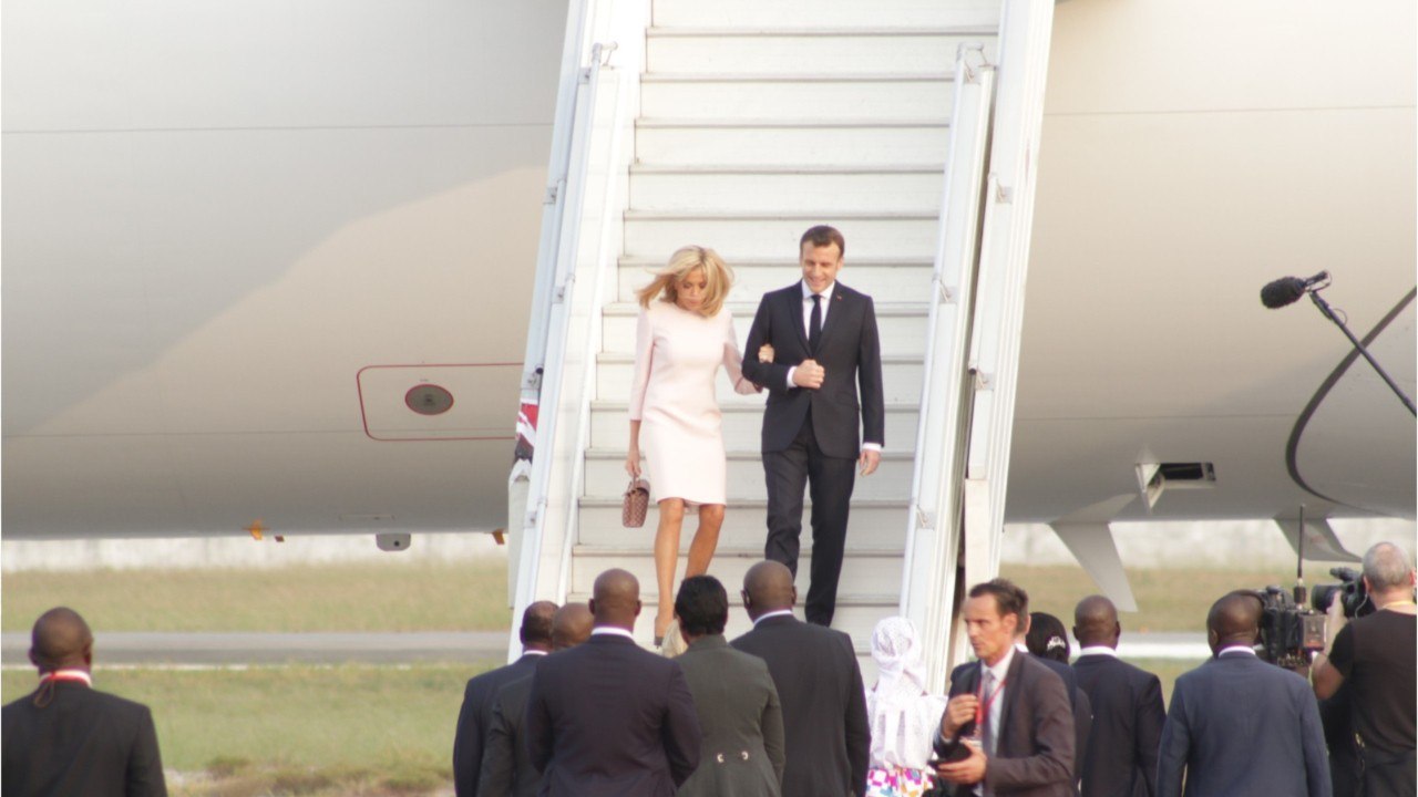 GALA VIDÉO - En vacances à Bregançon, Emmanuel et Brigitte Macron vont-ils assister au concours du pull moche ?