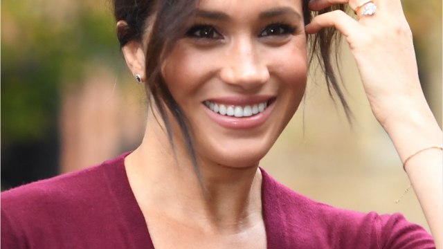 GALA VIDÉO - Meghan Markle retouchée sur sa carte de voeux ? La photographe dénonce une « campagne malveillante