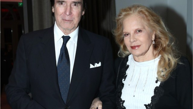 GALA VIDEO - Sylvie Vartan hilare et sublime pour ses vœux de 2020 : un message caché pour Laeticia Hallyday ?