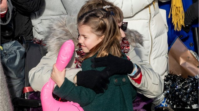 GALA VIDEO - Princesse Charlotte : la signification du cadeau qu’elle a reçu d’un fan