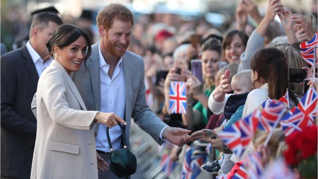 GALA VIDEO : Meghan Markle et Harry bridés ? Leur carte de Noël n’a pas encore été validée