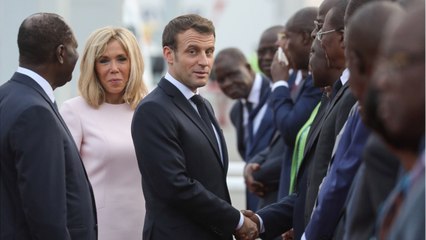 GALA VIDÉO - Ce look négligé qu'Emmanuel Macron n'assume pas : « C'est Brigitte qui a choisi "