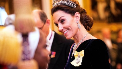 GALA VIDEO - Kate Middleton : ces bijoux qu'elle a empruntés à Elizabeth II pour une occasion très spéciale