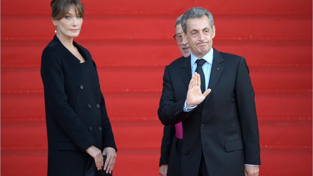 GALA VIDÉO - Un bébé pour Noël ! Quand Carla Bruni choisissait le Noël de l’Élysée pour faire sa première apparition après la naissance de Giulia