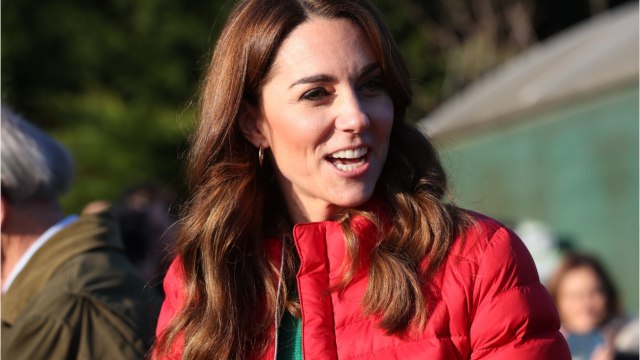 GALA VIDEO - Kate Middleton En Mode Midinette : Les Anglais Amusés Par Son Attitude (1)