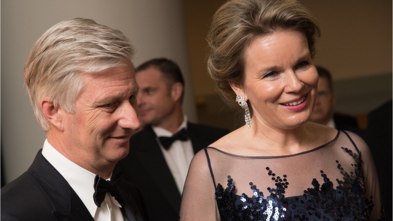 GALA VIDÉO - Philippe et Mathilde Belgique fêtent leurs 20 ans de mariage : pourquoi un tel flou sur leur rencontre ?