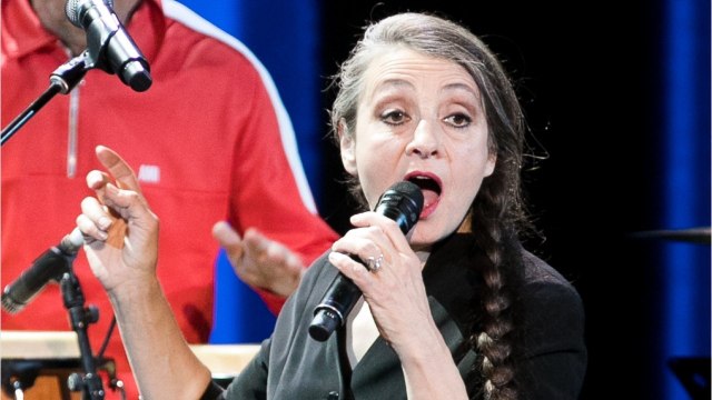GALA VIDEO : Catherine Ringer, 12 ans après la mort de Fred Chichin : ce rituel émouvant à la fin de ses concerts