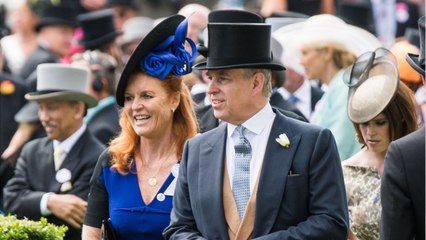GALA VIDEO - Sarah Ferguson joue la provoc’ en débarquant à Buckingham pour soutenir Andrew