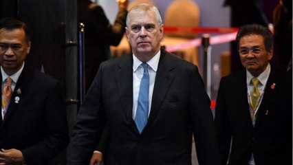 GALA VIDEO -  Le prince Andrew, empêtré dans l’affaire Epstein, prend une décision radicale