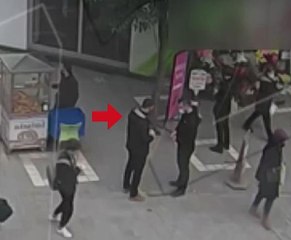 Son dakika! AKRABASININ GÖNDERDİĞİ PARAYI YANLIŞLIKLA BAŞKASINA TESLİM ETTİĞİ ANLAR KAMERADA